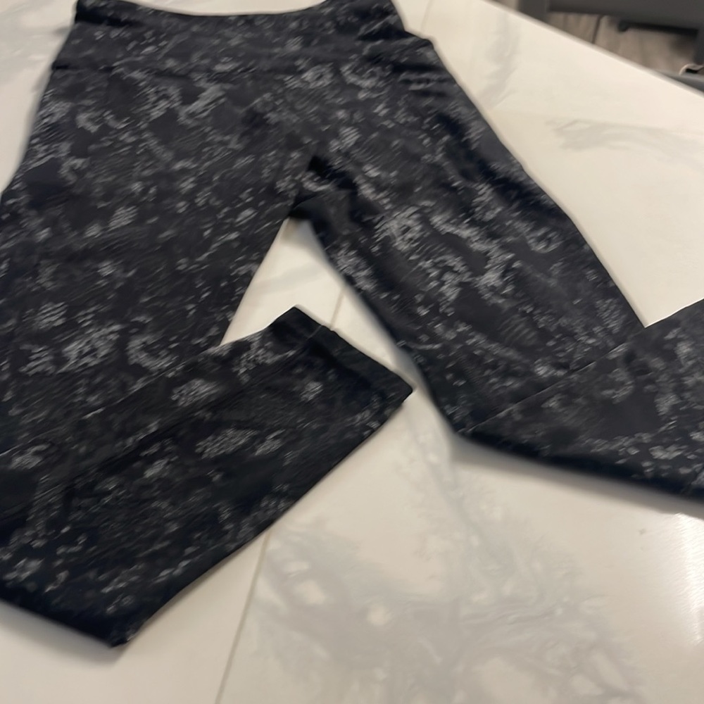 TUFF ATHLETICS Black/Grey Camo Leggings/Yoga Pants~ with Pockets! - Picture 2 of 7